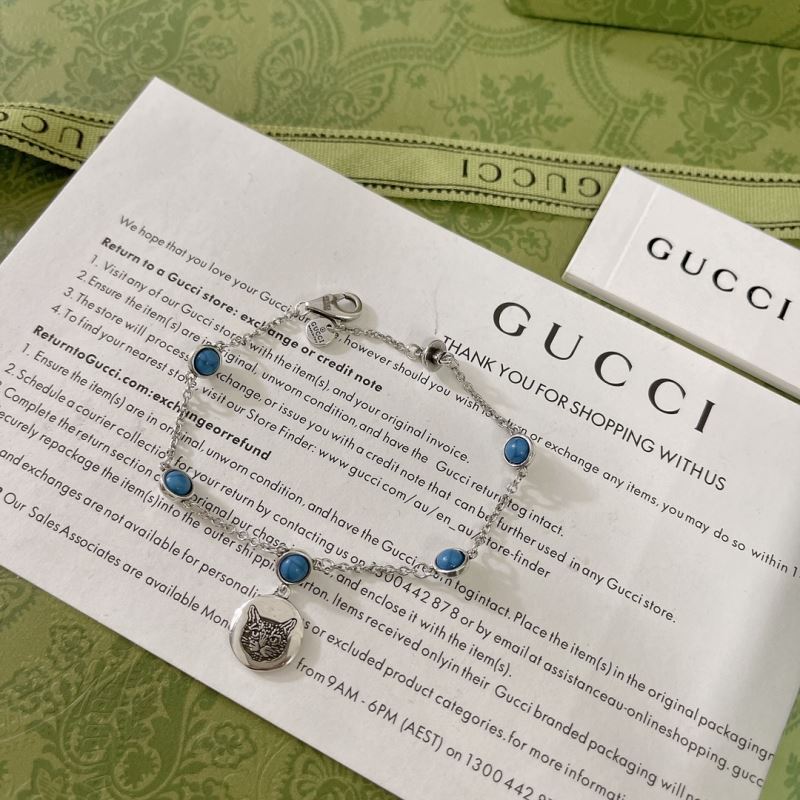 G*u*i bracelets